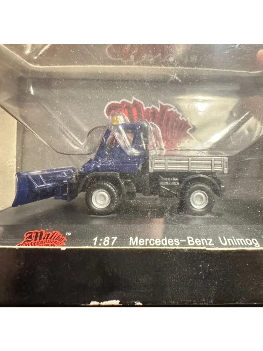 1/87 HO Scale Malibu International Mercedes-Benz Unimog U300 Diecast Plow Truck